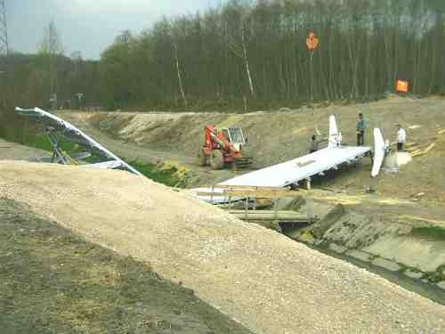 Rckschlag beim Brckenbau ber den Schwarzbach 30.03.03 (IDE 79)